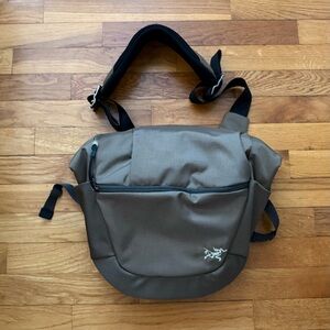 Vintage Arcteryx Mistral 8L Messenger Bag Green